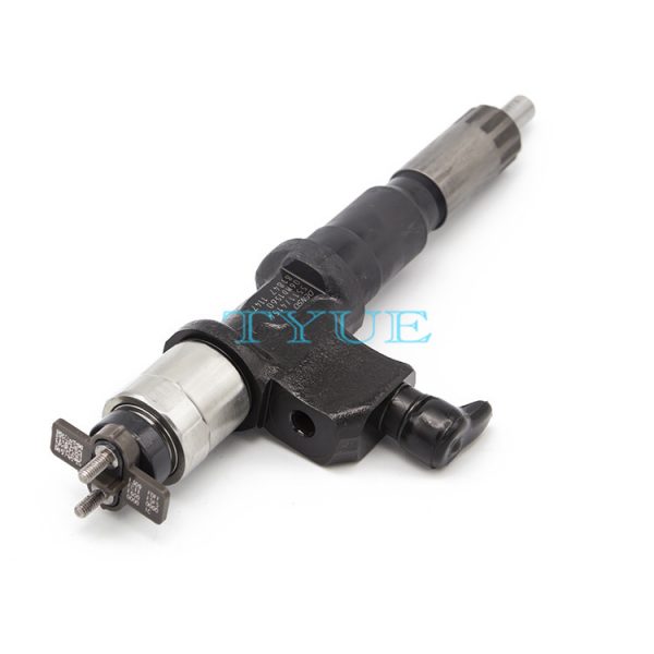 High Quality Diesel Injector 095000-581X  Common Rail Disesl Injector 095000-581X